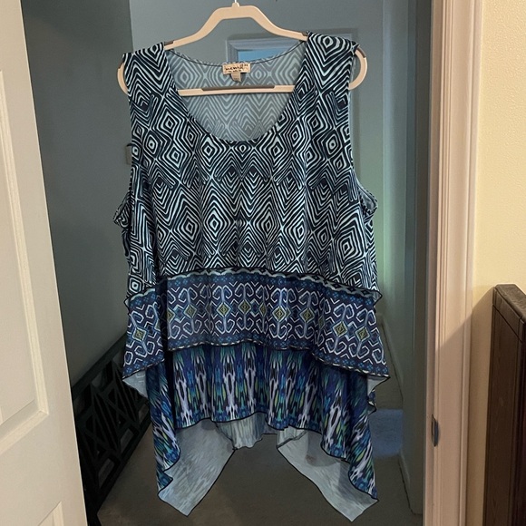ONE WORLD Tops - One World sleeveless Tiered Peaks Back Hem Top. Size 3X P82